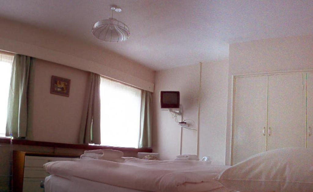 Tekels Park Guest House Camberley Rom bilde