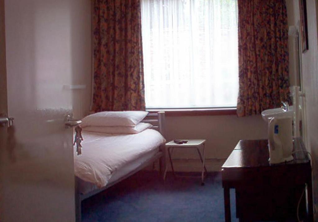 Tekels Park Guest House Camberley Rom bilde